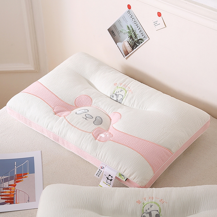 91家纺网 家纺一手货源 找家纺 金牛枕芯 2025新款枕头熊猫趴趴三色情侣系列亲肤护颈枕牵引枕头枕芯 趴趴熊-粉