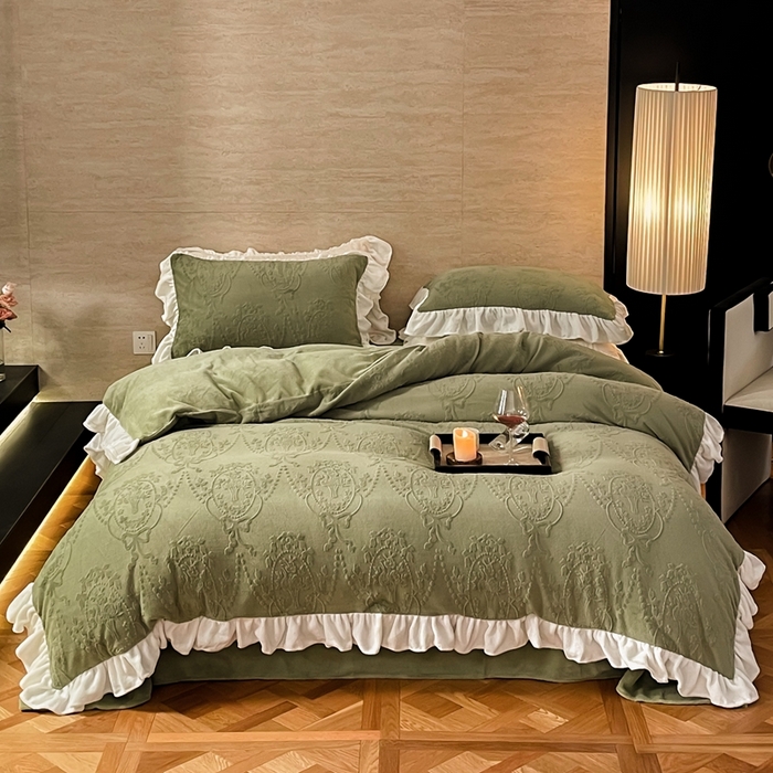 91家纺网 家纺一手货源 找家纺 六巷胡同 2025新款韩系手捧花轻法式花边款牛奶绒四件套-风格二 手捧花-绿