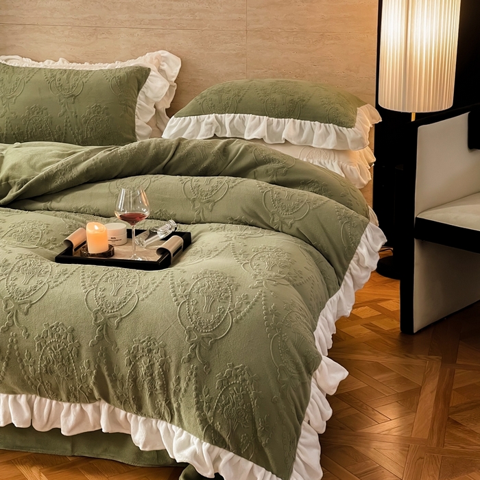 91家纺网 家纺一手货源 找家纺 六巷胡同 2025新款韩系手捧花轻法式花边款牛奶绒四件套-风格二 手捧花-绿