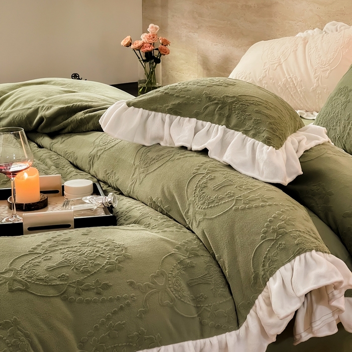 91家纺网 家纺一手货源 找家纺 六巷胡同 2025新款韩系手捧花轻法式花边款牛奶绒四件套-风格二 手捧花-绿