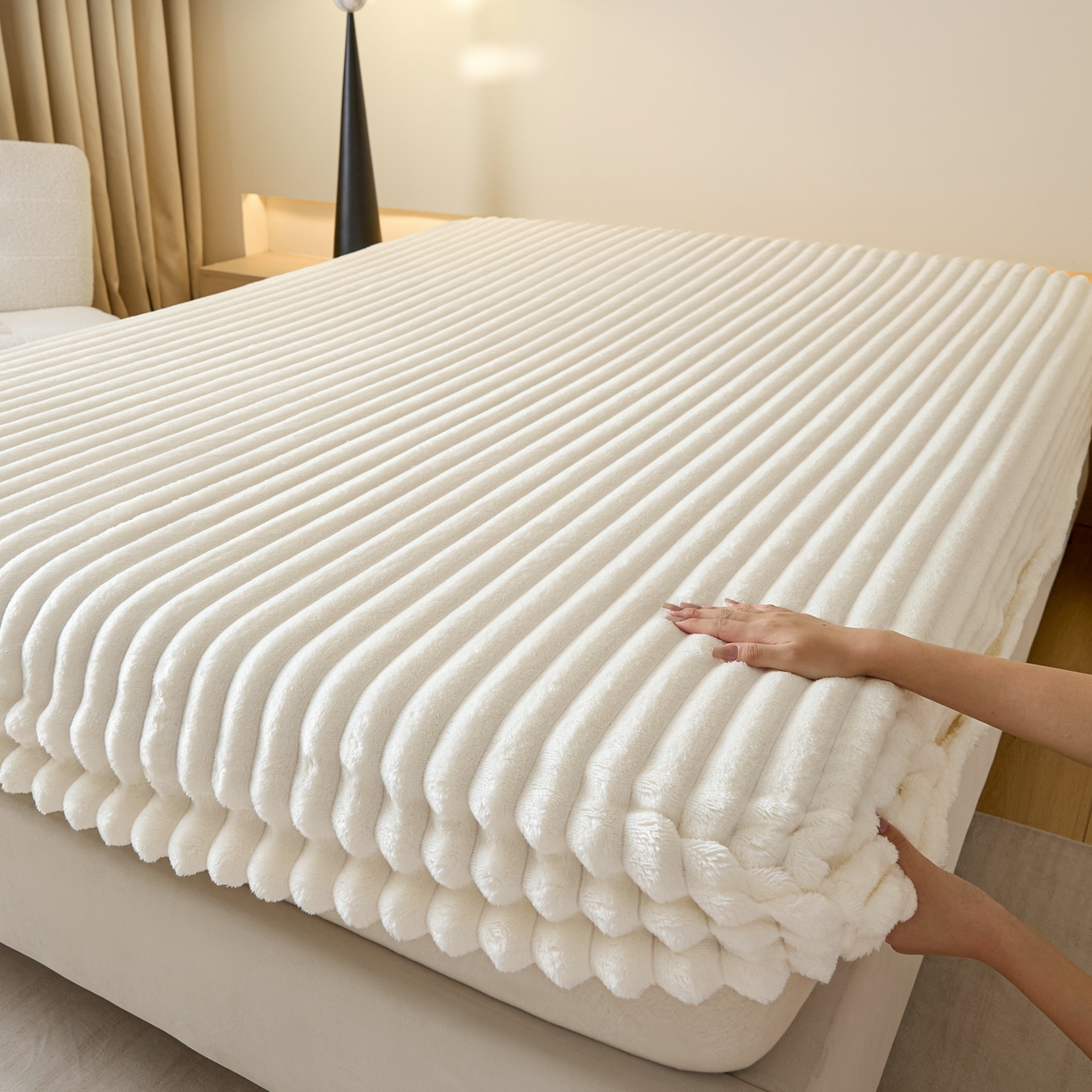 91家纺网 家纺一手货源 找家纺 （总）蓝极人 2025新款兔毛绒大抽条床笠单品床笠床笠单件（跨境可供）