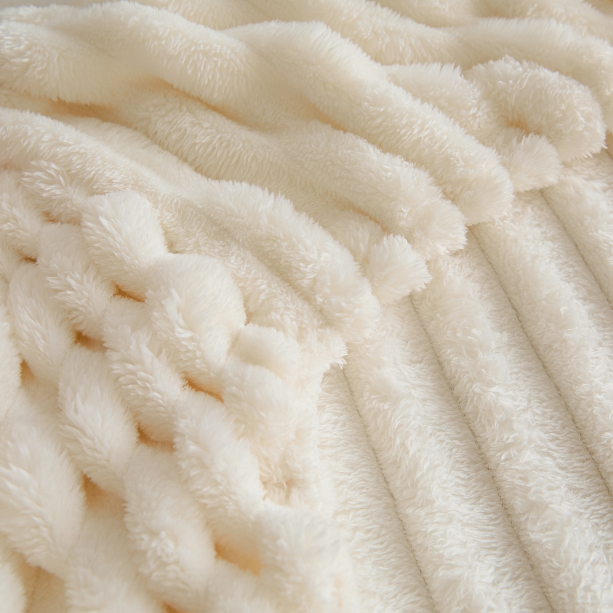 91家纺网 家纺一手货源 找家纺 （总）蓝极人 2025新款兔毛绒大抽条床笠单品床笠床笠单件（跨境可供）