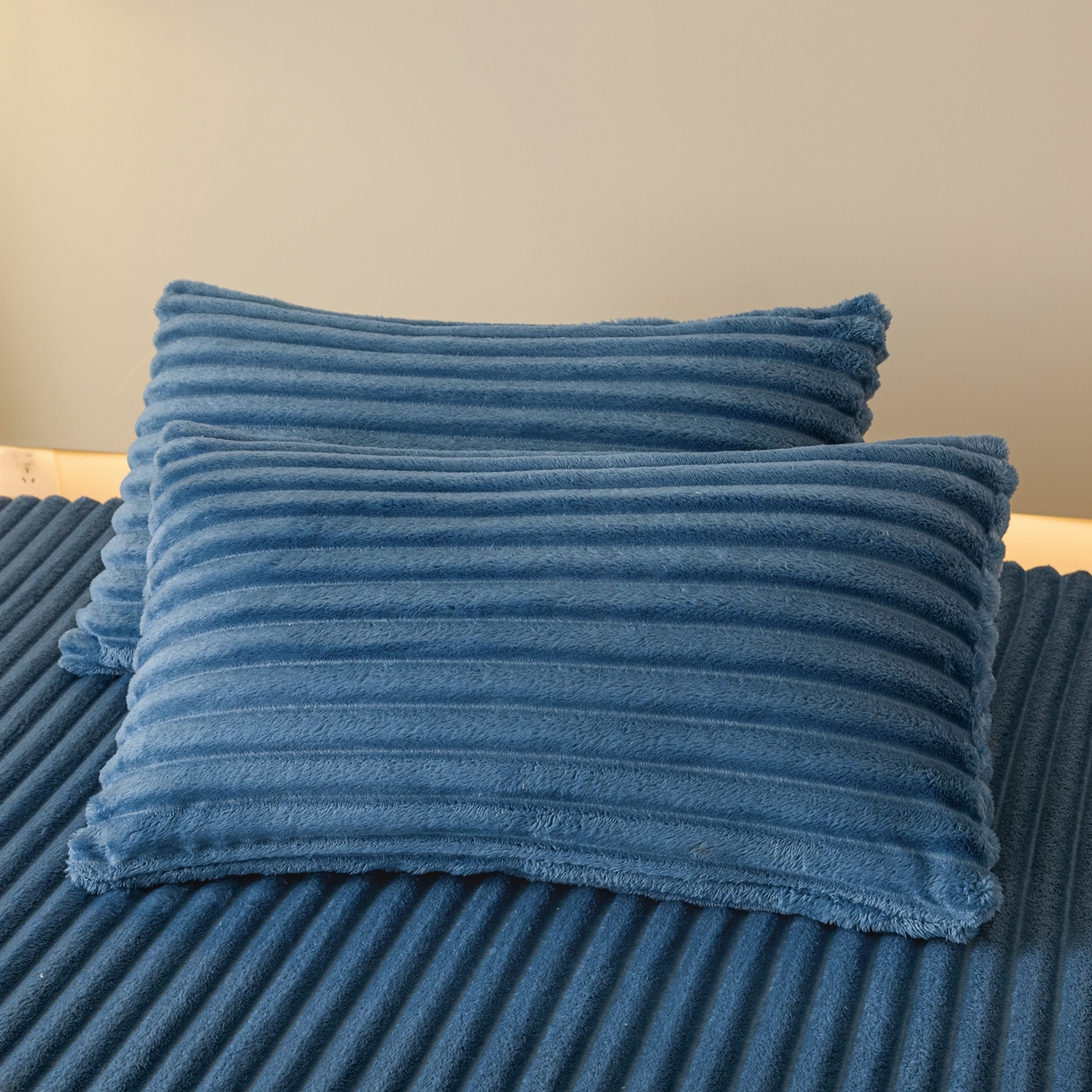 91家纺网 家纺一手货源 找家纺 蓝极人 2025新款兔毛绒大抽条床笠单品床笠床笠单件（跨境可供） 抽条-床笠孔雀蓝