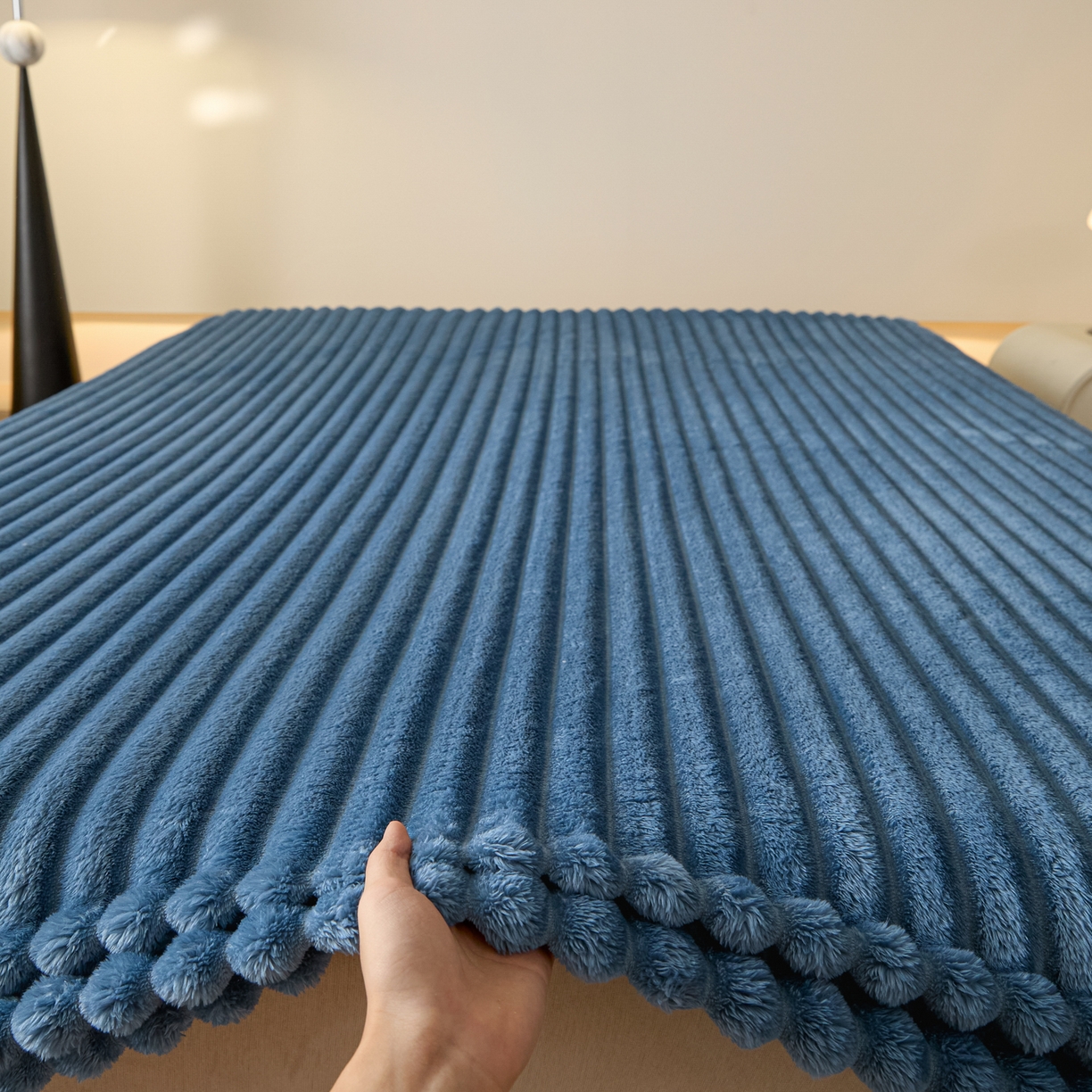 91家纺网 家纺一手货源 找家纺 蓝极人 2025新款兔毛绒大抽条床笠单品床笠床笠单件（跨境可供） 抽条-床笠孔雀蓝