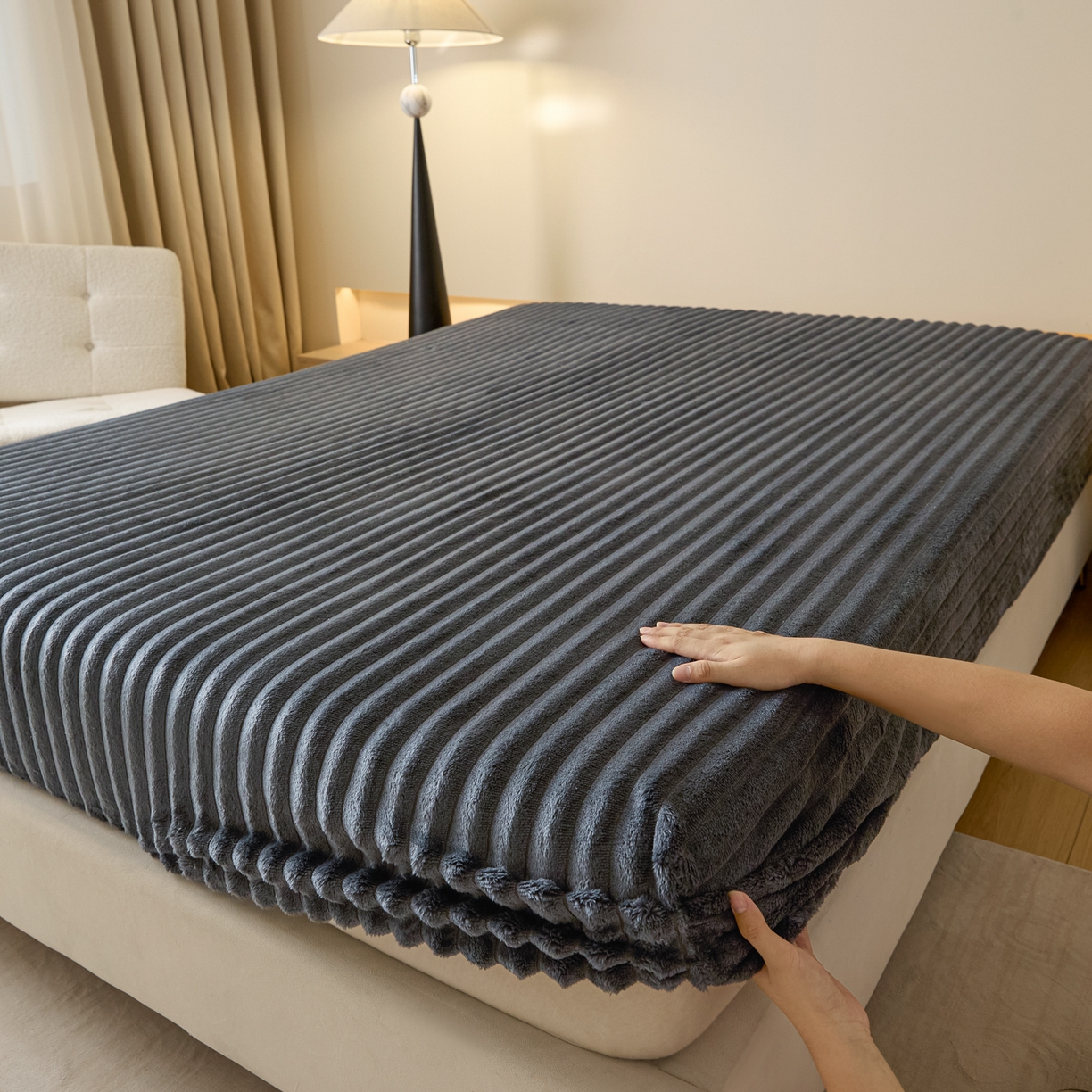 91家纺网 家纺一手货源 找家纺 蓝极人 2025新款兔毛绒大抽条床笠单品床笠床笠单件（跨境可供） 抽条-床笠深灰