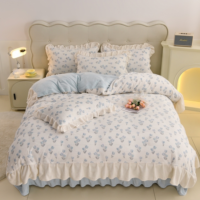 91家纺网 家纺一手货源 找家纺 （总）德比尔斯  2025新款韩版白色花边雕花烂花牛奶绒四件套