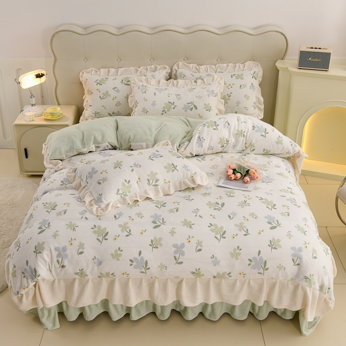 德比尔斯  2025新款韩版白色花边雕花烂花牛奶绒四件套 邂逅