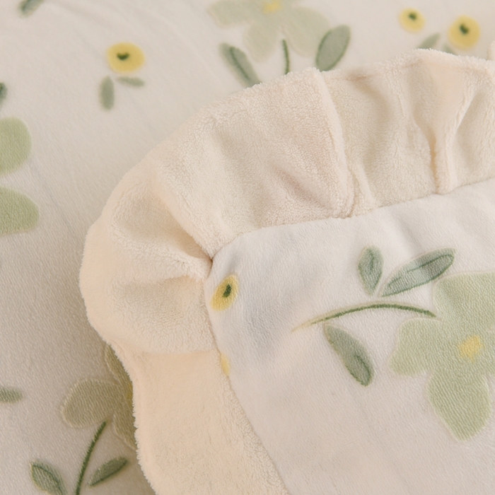 91家纺网 家纺一手货源 找家纺 德比尔斯  2025新款韩版白色花边雕花烂花牛奶绒四件套 邂逅