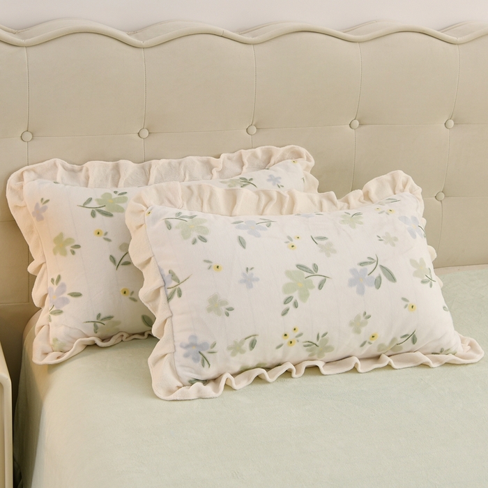 91家纺网 家纺一手货源 找家纺 德比尔斯  2025新款韩版白色花边雕花烂花牛奶绒四件套 邂逅