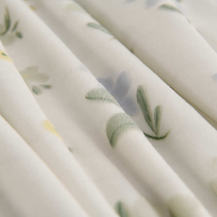 91家纺网 家纺一手货源 找家纺 德比尔斯  2025新款韩版白色花边雕花烂花牛奶绒四件套 邂逅