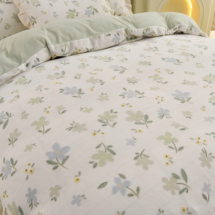 91家纺网 家纺一手货源 找家纺 德比尔斯  2025新款韩版白色花边雕花烂花牛奶绒四件套 邂逅