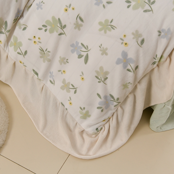 91家纺网 家纺一手货源 找家纺 德比尔斯  2025新款韩版白色花边雕花烂花牛奶绒四件套 邂逅