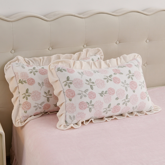 91家纺网 家纺一手货源 找家纺 德比尔斯  2025新款韩版白色花边雕花烂花牛奶绒四件套 艾莎粉