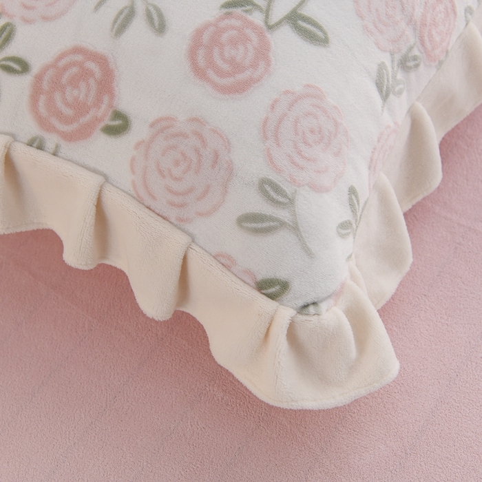 91家纺网 家纺一手货源 找家纺 德比尔斯  2025新款韩版白色花边雕花烂花牛奶绒四件套 艾莎粉