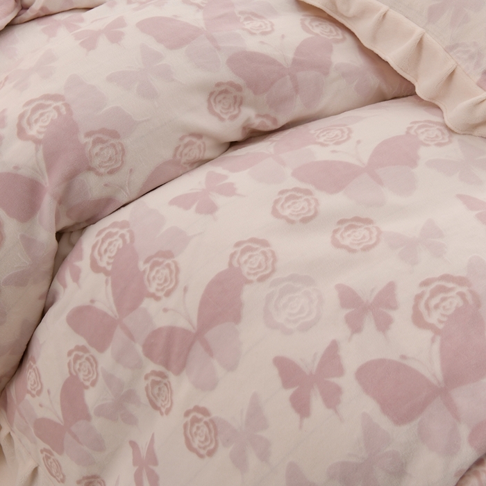 91家纺网 家纺一手货源 找家纺 德比尔斯  2025新款韩版白色花边雕花烂花牛奶绒四件套 蝶恋花粉