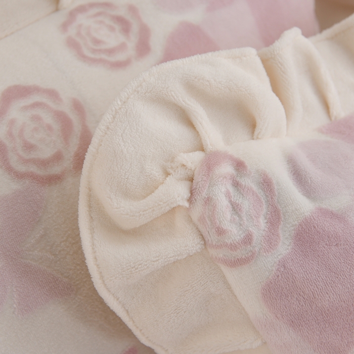 91家纺网 家纺一手货源 找家纺 德比尔斯  2025新款韩版白色花边雕花烂花牛奶绒四件套 蝶恋花粉