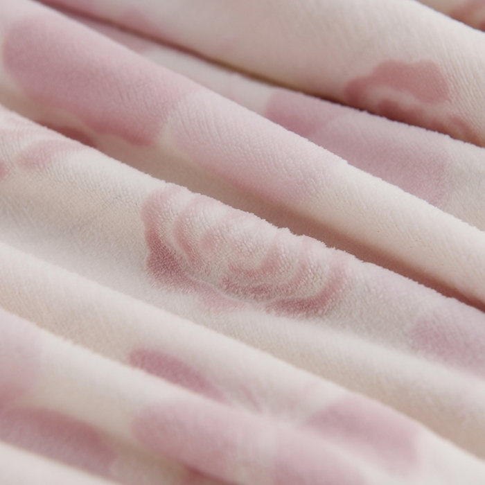 91家纺网 家纺一手货源 找家纺 德比尔斯  2025新款韩版白色花边雕花烂花牛奶绒四件套 蝶恋花粉