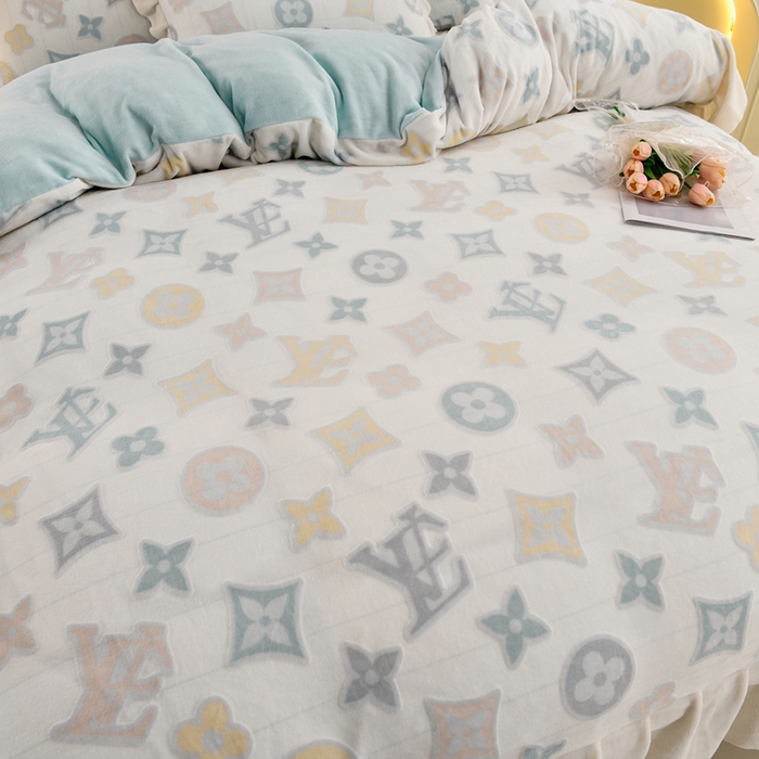 91家纺网 家纺一手货源 找家纺 德比尔斯  2025新款韩版白色花边雕花烂花牛奶绒四件套 时尚巴黎