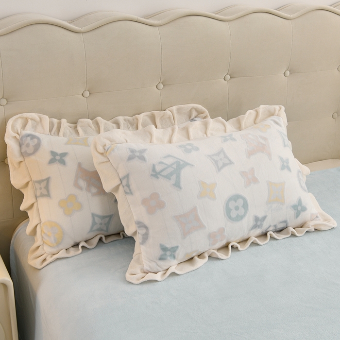 91家纺网 家纺一手货源 找家纺 德比尔斯  2025新款韩版白色花边雕花烂花牛奶绒四件套 时尚巴黎