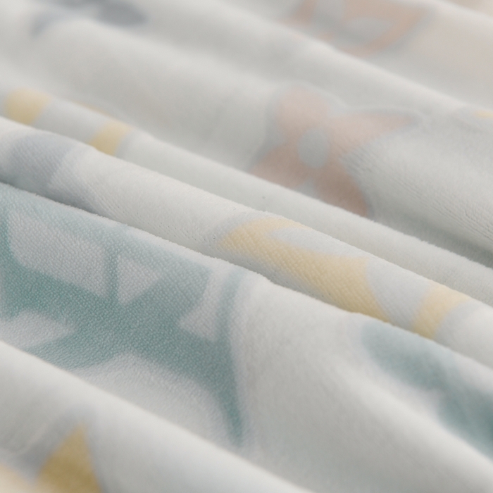 91家纺网 家纺一手货源 找家纺 德比尔斯  2025新款韩版白色花边雕花烂花牛奶绒四件套 时尚巴黎