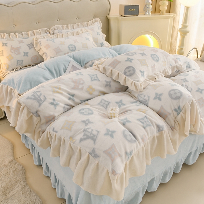 91家纺网 家纺一手货源 找家纺 德比尔斯  2025新款韩版白色花边雕花烂花牛奶绒四件套 时尚巴黎