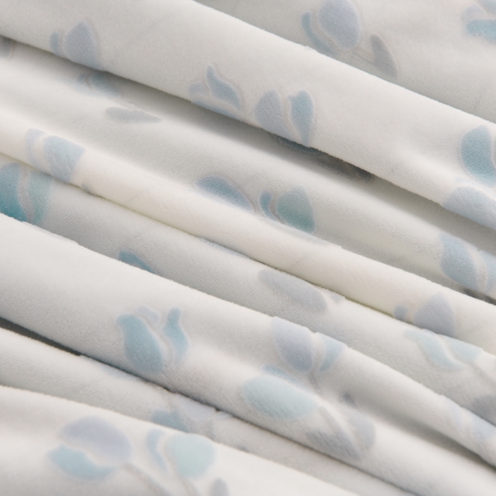 91家纺网 家纺一手货源 找家纺 德比尔斯  2025新款韩版白色花边雕花烂花牛奶绒四件套 郁金香蓝