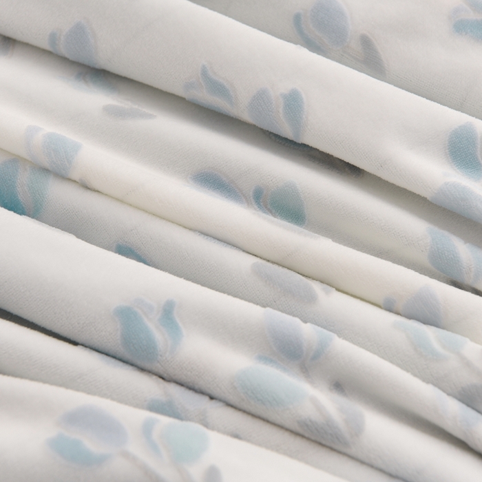 91家纺网 家纺一手货源 找家纺 德比尔斯  2025新款韩版白色花边雕花烂花牛奶绒四件套 郁金香蓝