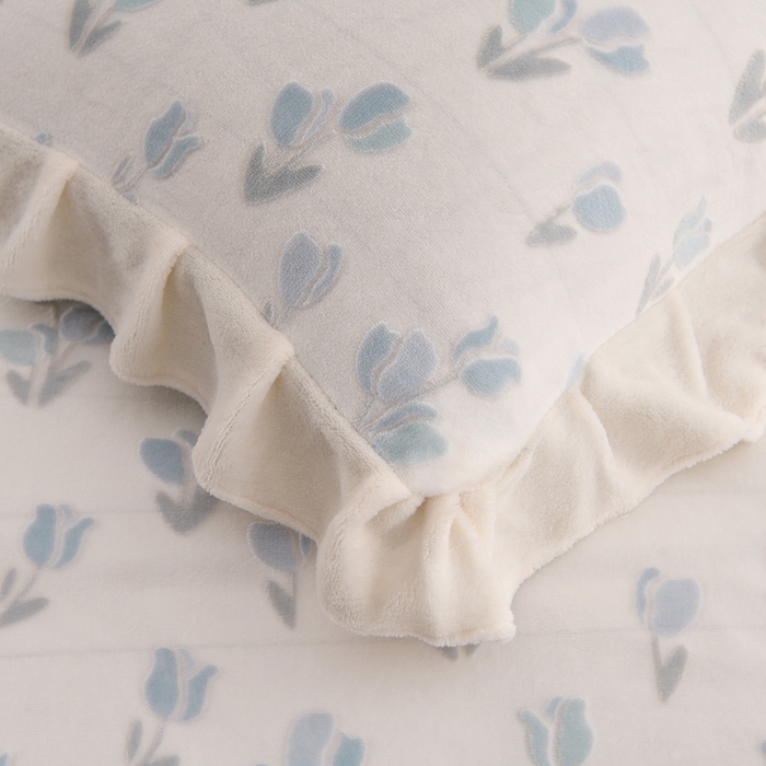 91家纺网 家纺一手货源 找家纺 德比尔斯  2025新款韩版白色花边雕花烂花牛奶绒四件套 郁金香蓝