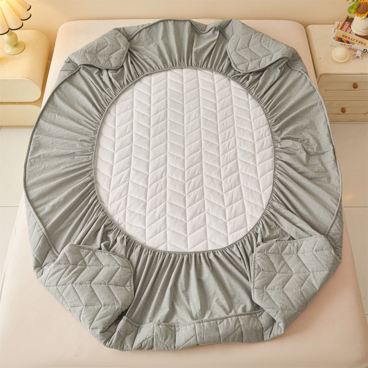 91家纺网 家纺一手货源 找家纺 优眠坊 2025新品全棉色织水洗棉纯棉夹棉抗菌绗缝床笠-幻格系列 幻格-幻影灰