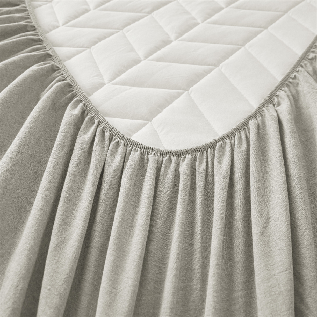 91家纺网 家纺一手货源 找家纺 优眠坊 2025新品全棉色织水洗棉纯棉夹棉抗菌绗缝床笠-幻格系列 幻格-幻影灰