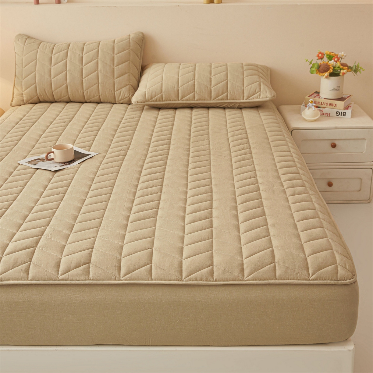 91家纺网 家纺一手货源 找家纺 优眠坊 2025新品全棉色织水洗棉纯棉夹棉抗菌绗缝床笠-幻格系列 幻格-卡其