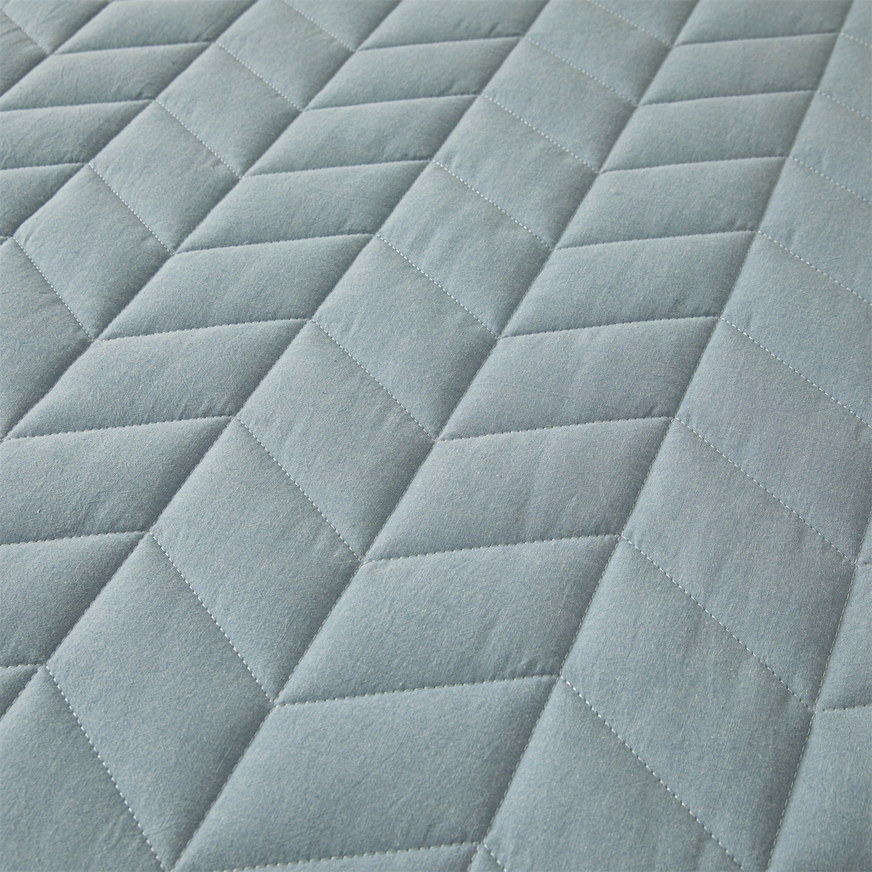 91家纺网 家纺一手货源 找家纺 优眠坊 2025新品全棉色织水洗棉纯棉夹棉抗菌绗缝床笠-幻格系列 幻格-雾霾蓝