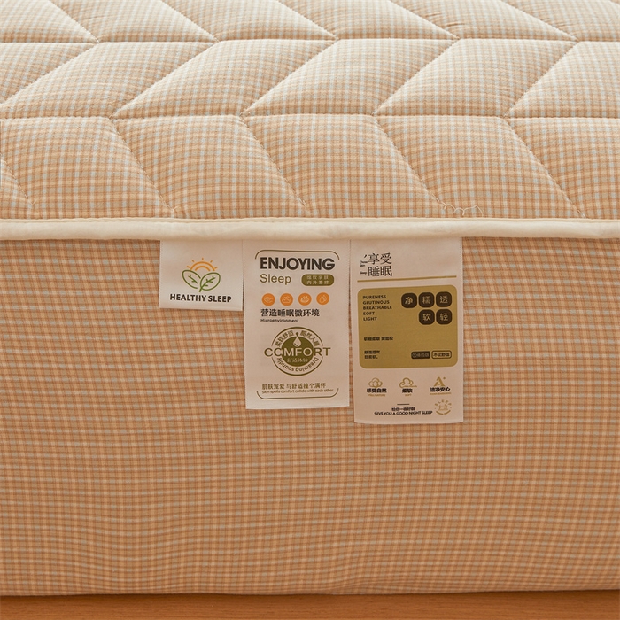 91家纺网 家纺一手货源 找家纺 优眠坊 2025新品全棉色织水洗棉纯棉夹棉抗菌绗缝床笠-幻格系列 方格-卡其