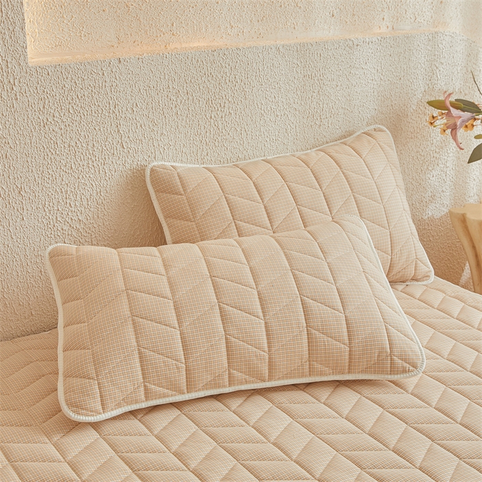 91家纺网 家纺一手货源 找家纺 优眠坊 2025新品全棉色织水洗棉纯棉夹棉抗菌绗缝床笠-幻格系列 方格-卡其