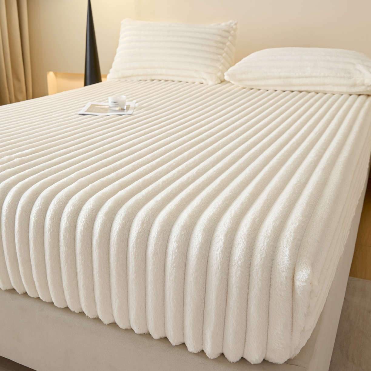 91家纺网 家纺一手货源 找家纺 酱子 2025新款兔毛绒大抽条床笠单品床笠床笠单件 抽条-床笠米白