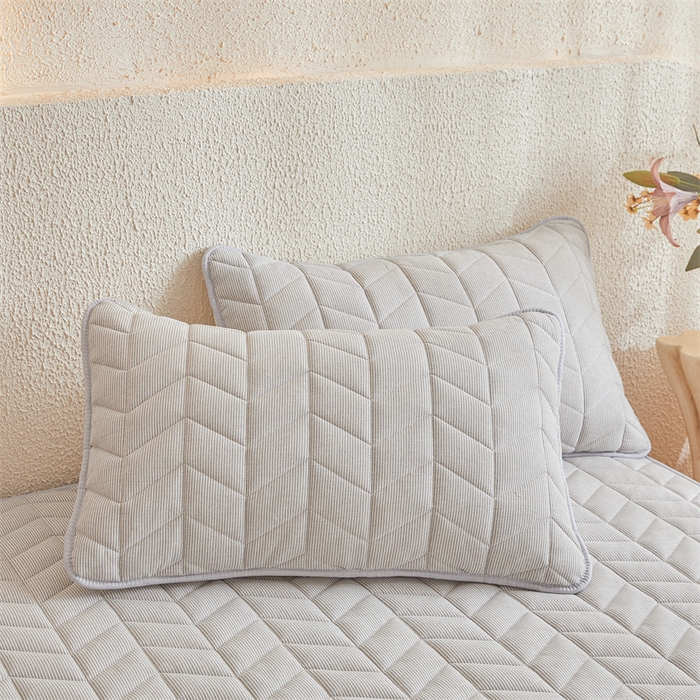 91家纺网 家纺一手货源 找家纺 优眠坊 2025新品全棉色织水洗棉纯棉夹棉抗菌绗缝床笠-幻格系列 条纹-灰