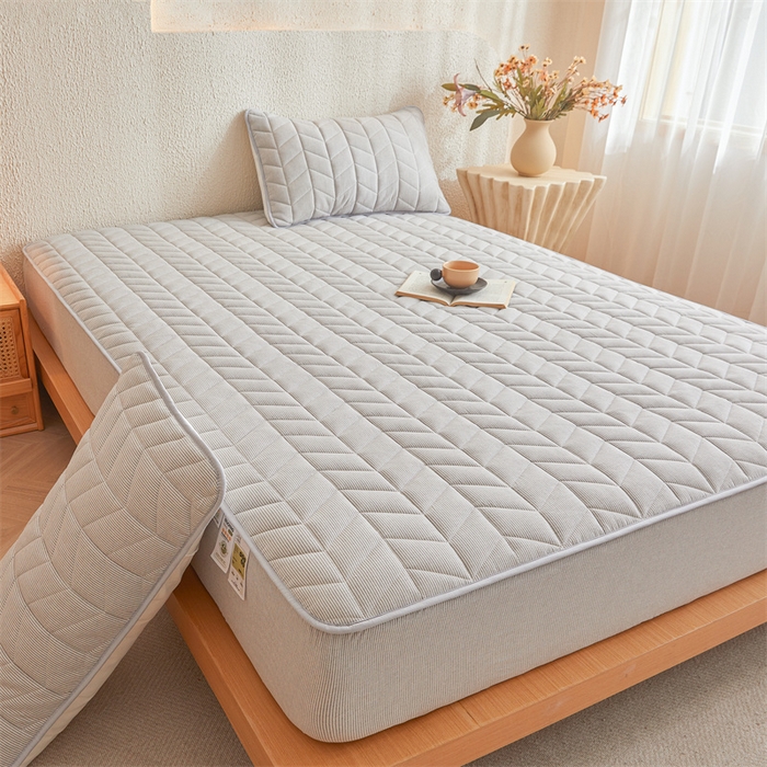 91家纺网 家纺一手货源 找家纺 优眠坊 2025新品全棉色织水洗棉纯棉夹棉抗菌绗缝床笠-幻格系列 条纹-灰