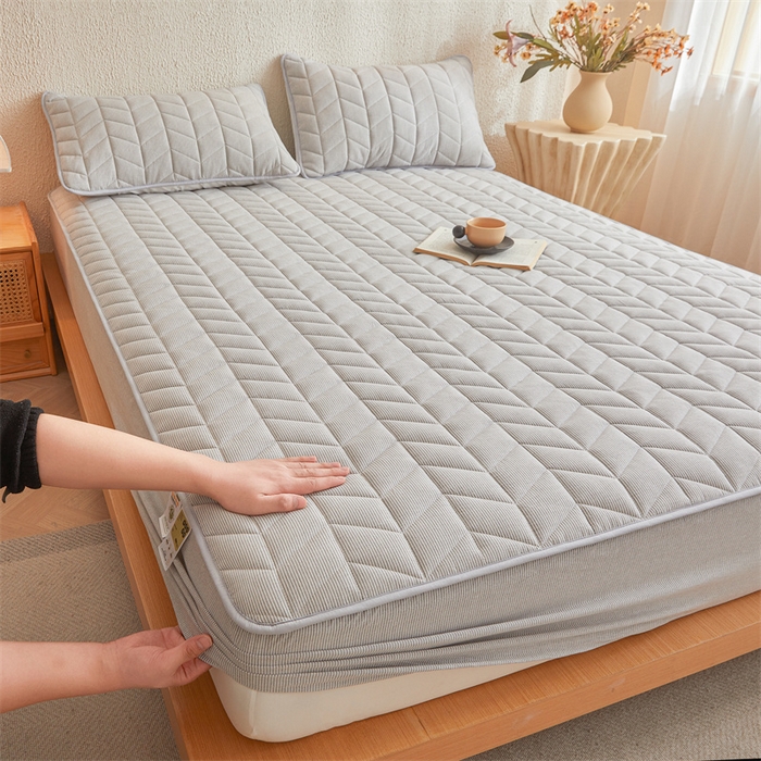 91家纺网 家纺一手货源 找家纺 优眠坊 2025新品全棉色织水洗棉纯棉夹棉抗菌绗缝床笠-幻格系列 条纹-灰