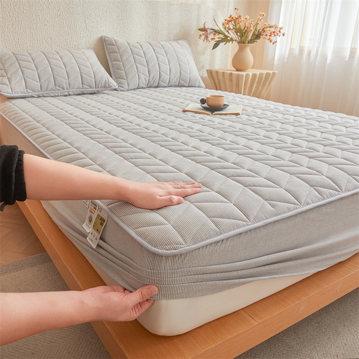 91家纺网 家纺一手货源 找家纺 优眠坊 2025新品全棉色织水洗棉纯棉夹棉抗菌绗缝床笠-幻格系列 条纹-灰