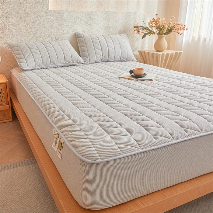 91家纺网 家纺一手货源 找家纺 优眠坊 2025新品全棉色织水洗棉纯棉夹棉抗菌绗缝床笠-幻格系列 条纹-灰