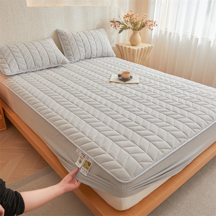 91家纺网 家纺一手货源 找家纺 优眠坊 2025新品全棉色织水洗棉纯棉夹棉抗菌绗缝床笠-幻格系列 条纹-灰