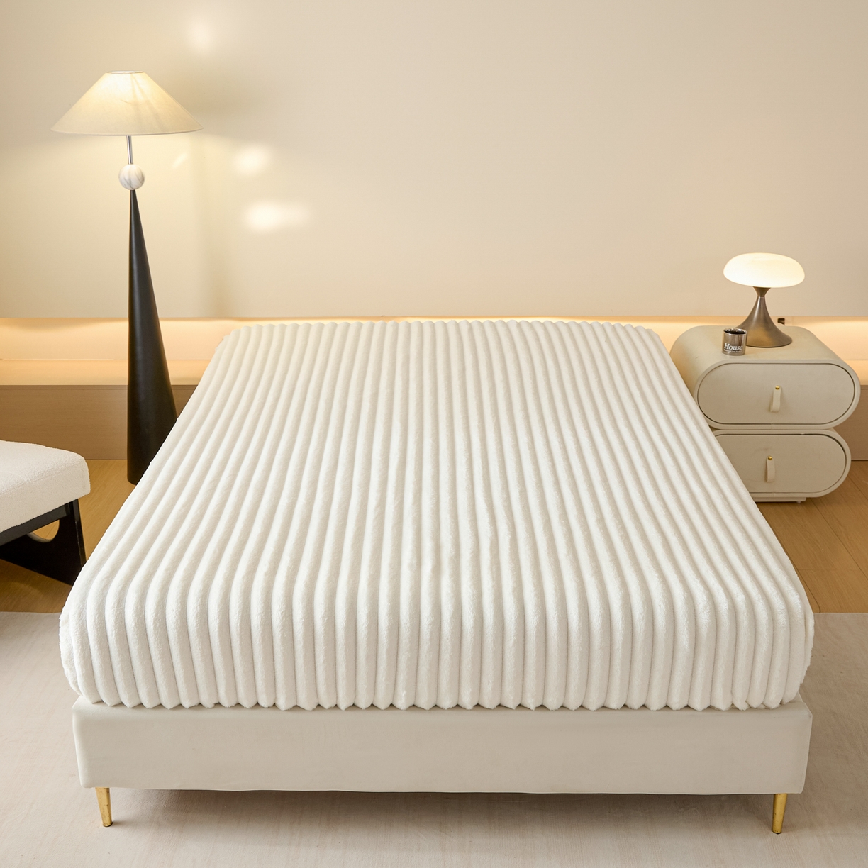 91家纺网 家纺一手货源 找家纺 酱子 2025新款兔毛绒大抽条床笠单品床笠床笠单件 抽条-床笠米白