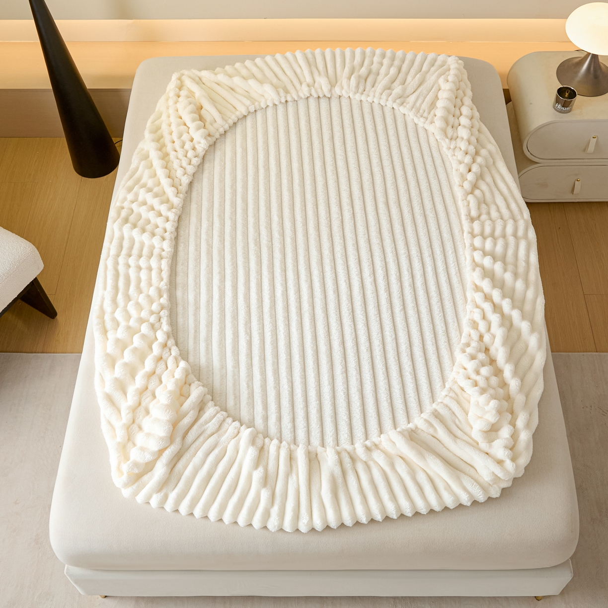 91家纺网 家纺一手货源 找家纺 酱子 2025新款兔毛绒大抽条床笠单品床笠床笠单件 抽条-床笠米白