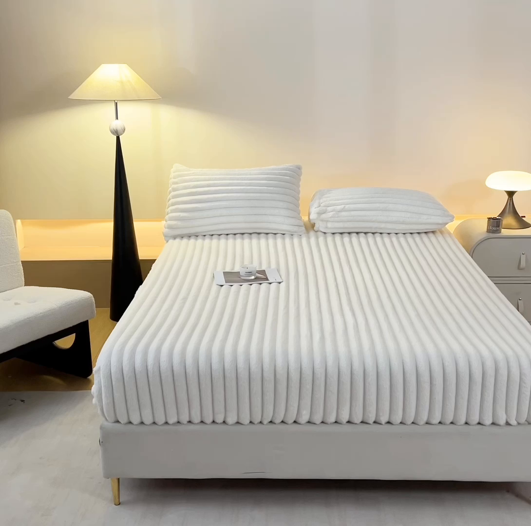 91家纺网 家纺一手货源 找家纺 酱子 2025新款兔毛绒大抽条床笠单品床笠床笠单件 抽条-床笠米白