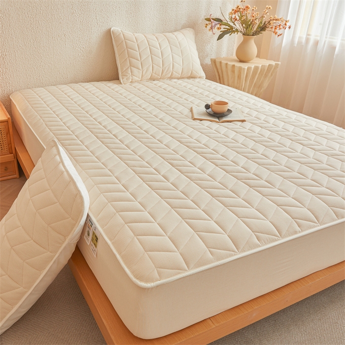 91家纺网 家纺一手货源 找家纺 优眠坊 2025新品全棉色织水洗棉纯棉夹棉抗菌绗缝床笠-幻格系列 条纹-卡其