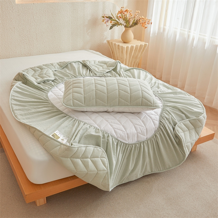 91家纺网 家纺一手货源 找家纺 优眠坊 2025新品全棉色织水洗棉纯棉夹棉抗菌绗缝床笠-幻格系列 条纹-清新绿