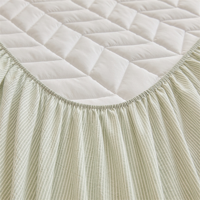 91家纺网 家纺一手货源 找家纺 优眠坊 2025新品全棉色织水洗棉纯棉夹棉抗菌绗缝床笠-幻格系列 条纹-清新绿