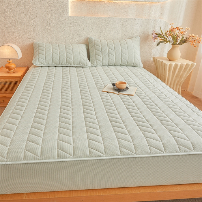 91家纺网 家纺一手货源 找家纺 优眠坊 2025新品全棉色织水洗棉纯棉夹棉抗菌绗缝床笠-幻格系列 条纹-清新绿