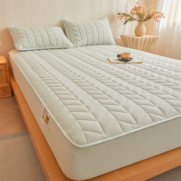 91家纺网 家纺一手货源 找家纺 优眠坊 2025新品全棉色织水洗棉纯棉夹棉抗菌绗缝床笠-幻格系列 条纹-清新绿