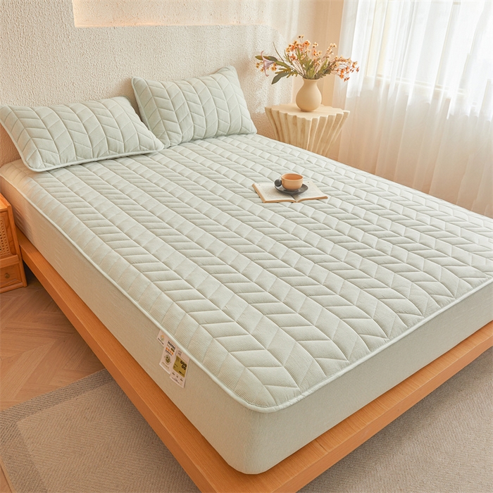 91家纺网 家纺一手货源 找家纺 优眠坊 2025新品全棉色织水洗棉纯棉夹棉抗菌绗缝床笠-幻格系列 条纹-清新绿